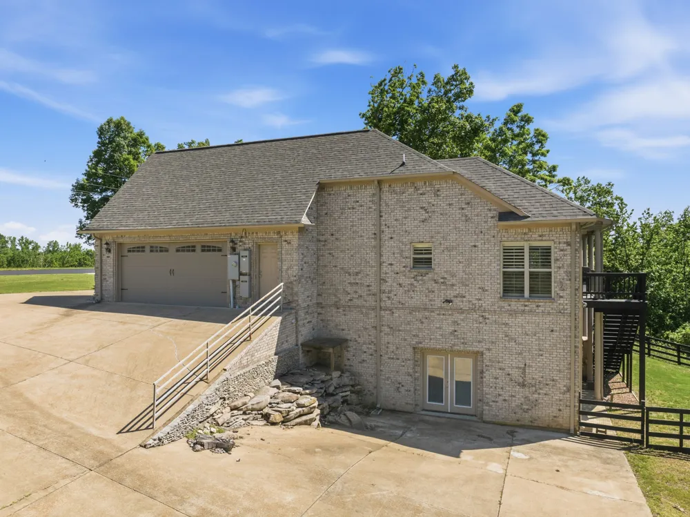 300 Rivers Edge Dr Bath Springs, TN 38311