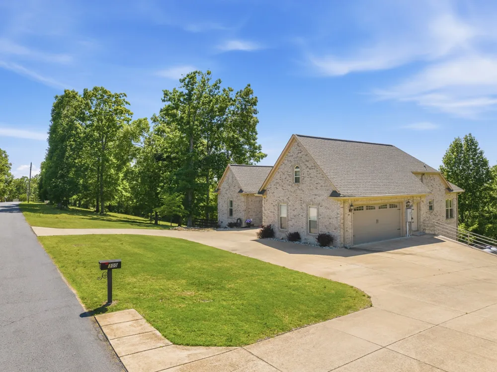 300 Rivers Edge Dr Bath Springs, TN 38311