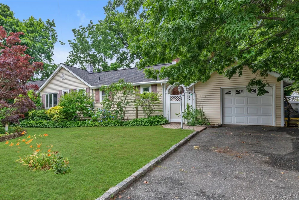 81 Union Avenue Amityville, NY 11701