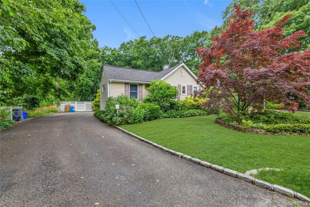 81 Union Avenue Amityville, NY 11701