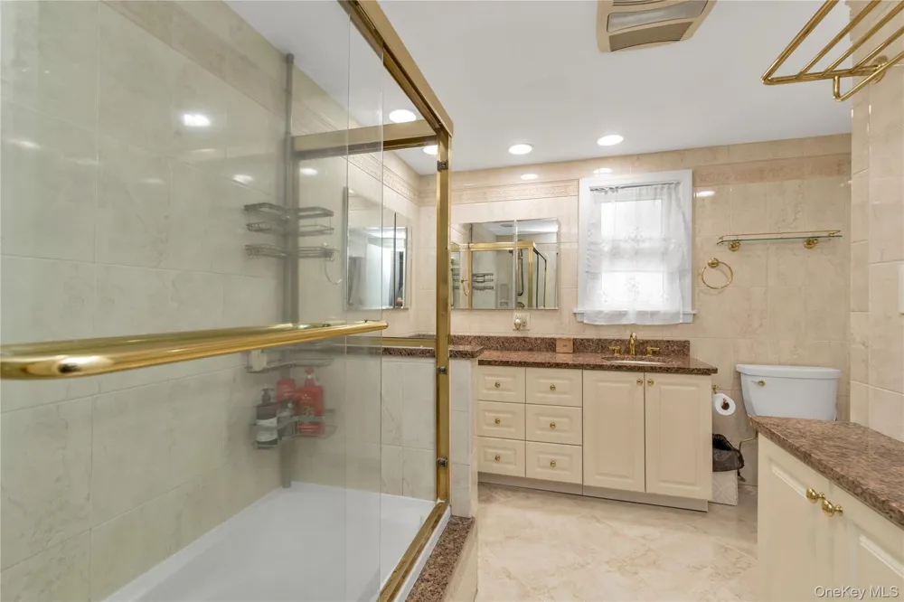 81 Union Avenue Amityville, NY 11701