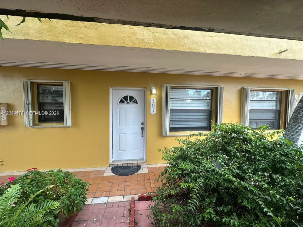 3700 NW 62nd Ave #107 Virginia Gardens, FL 33166