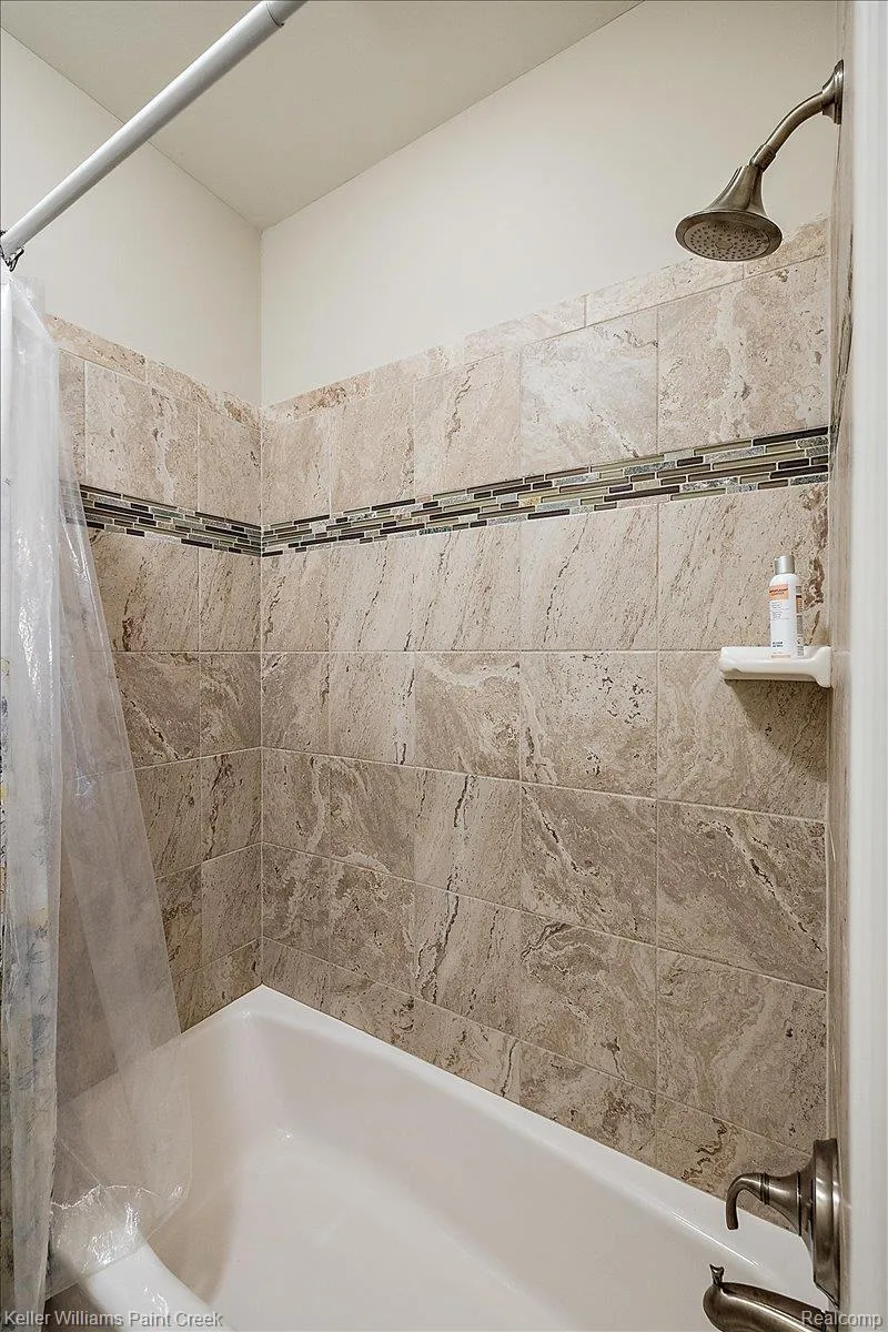 4838 Pinecrest Court Rochester City, MI 48306