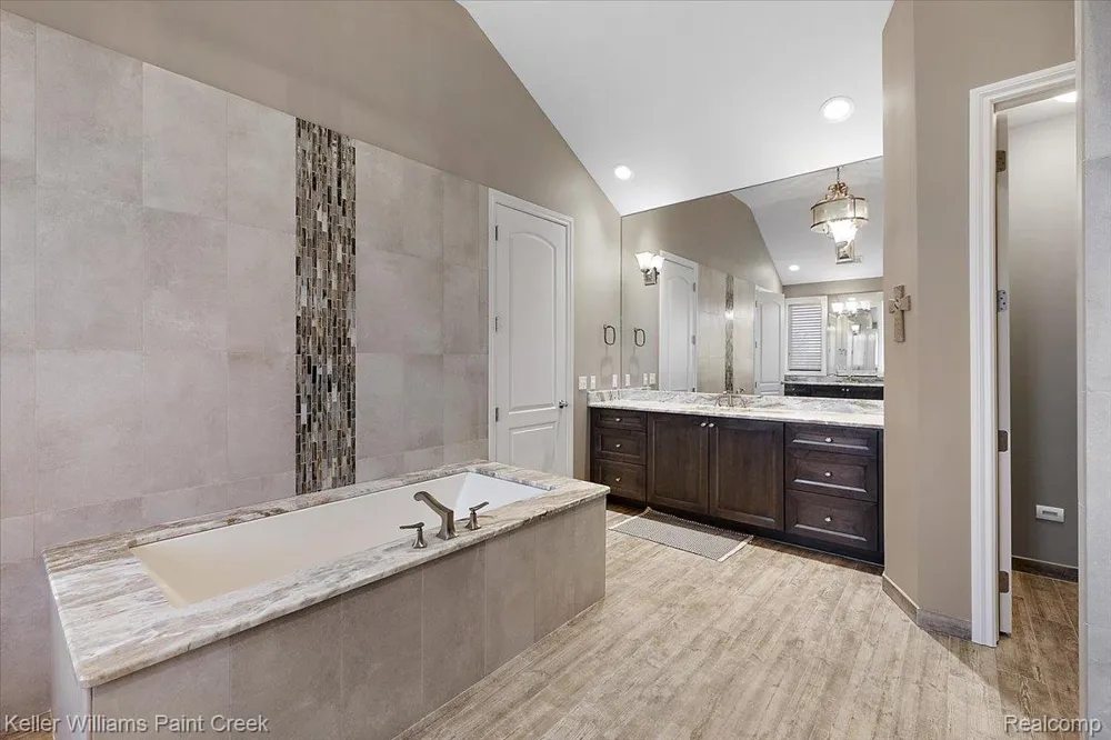 4838 Pinecrest Court Rochester City, MI 48306