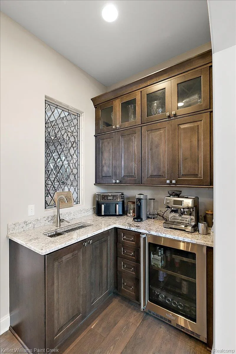 4838 Pinecrest Court Rochester City, MI 48306