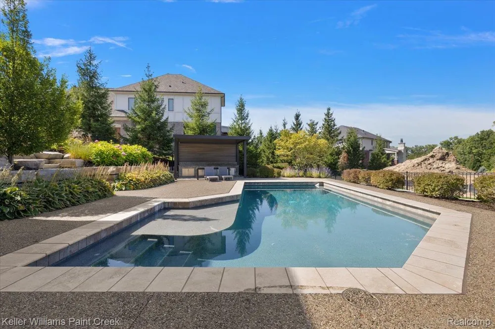 4838 Pinecrest Court Rochester City, MI 48306