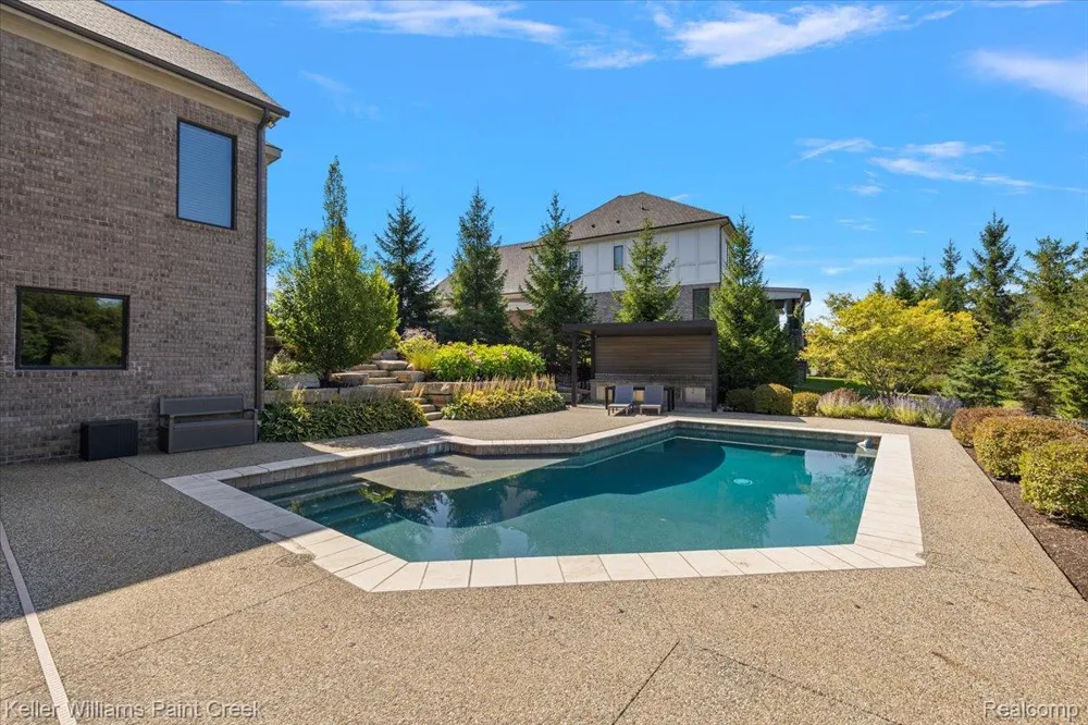 4838 Pinecrest Court Rochester City, MI 48306