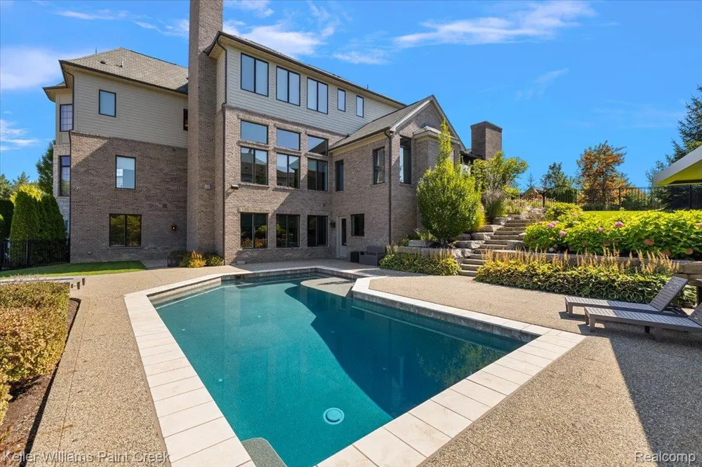 4838 Pinecrest Court Rochester City, MI 48306