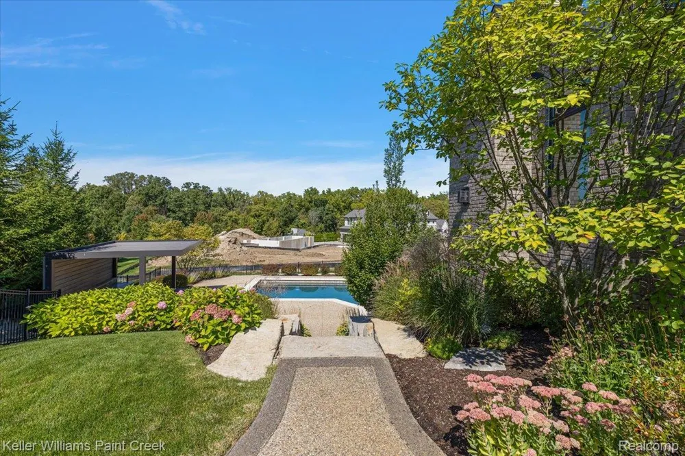 4838 Pinecrest Court Rochester City, MI 48306