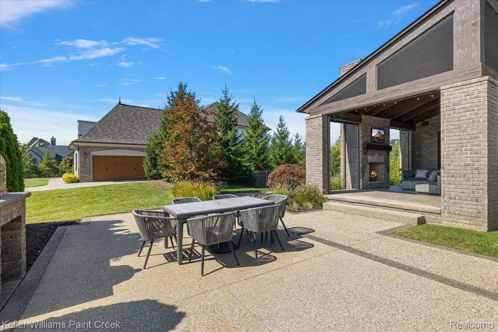 4838 Pinecrest Court Rochester City, MI 48306