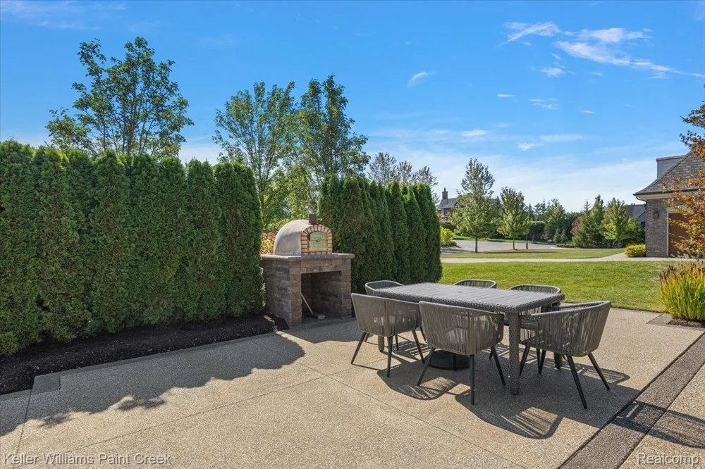 4838 Pinecrest Court Rochester City, MI 48306