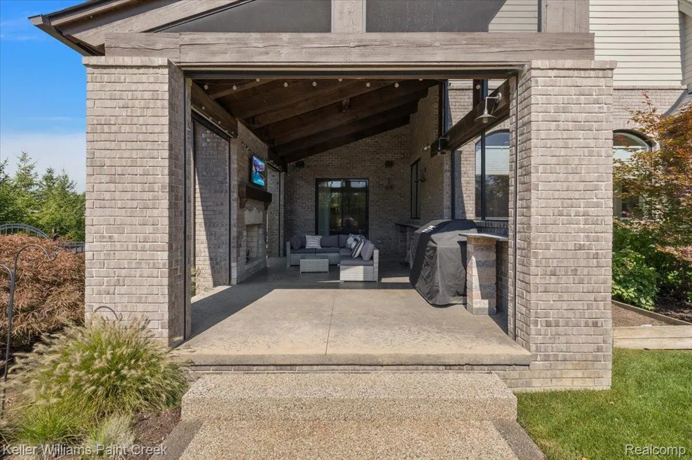4838 Pinecrest Court Rochester City, MI 48306