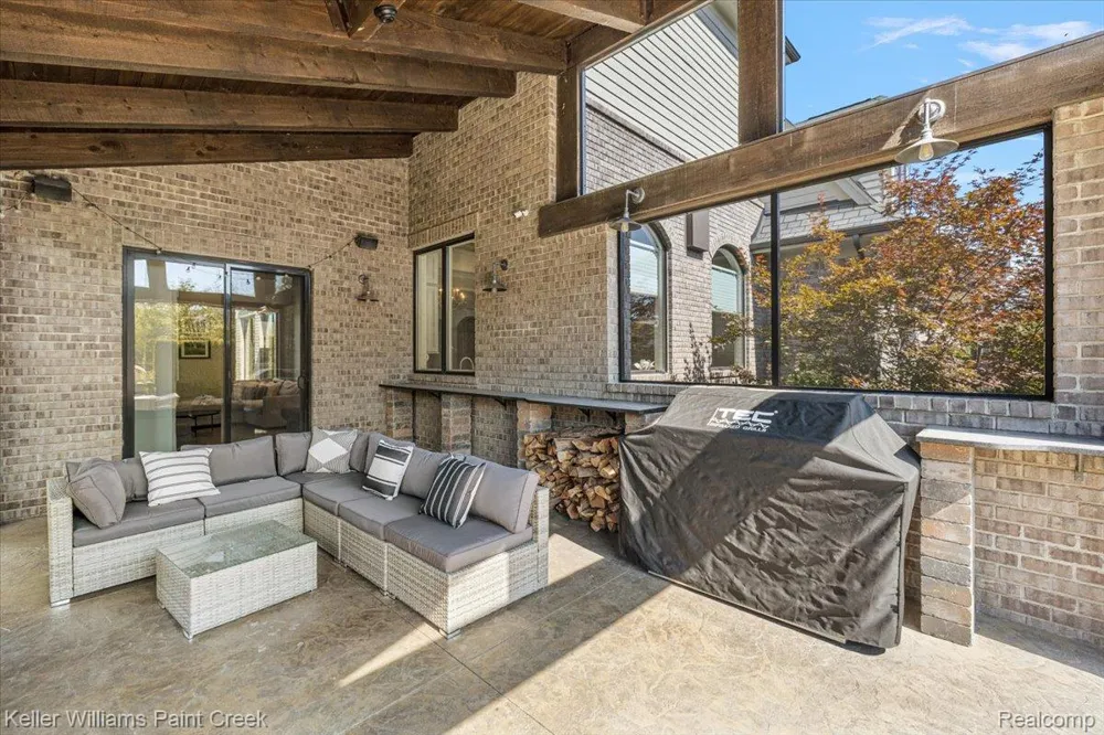 4838 Pinecrest Court Rochester City, MI 48306