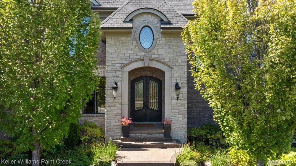 4838 Pinecrest Court Rochester City, MI 48306