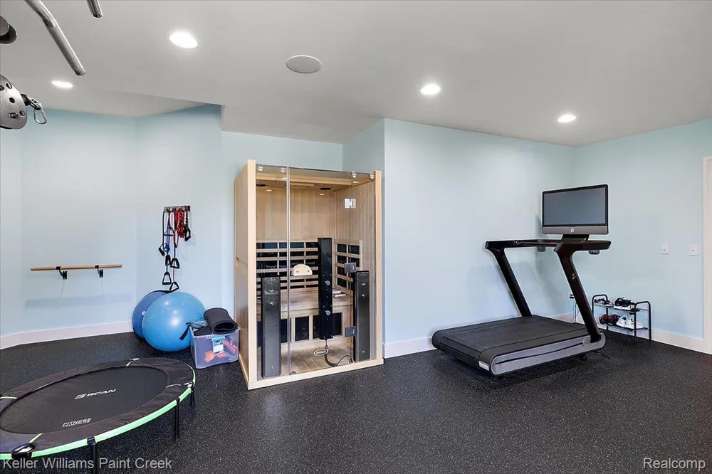 4838 Pinecrest Court Rochester City, MI 48306