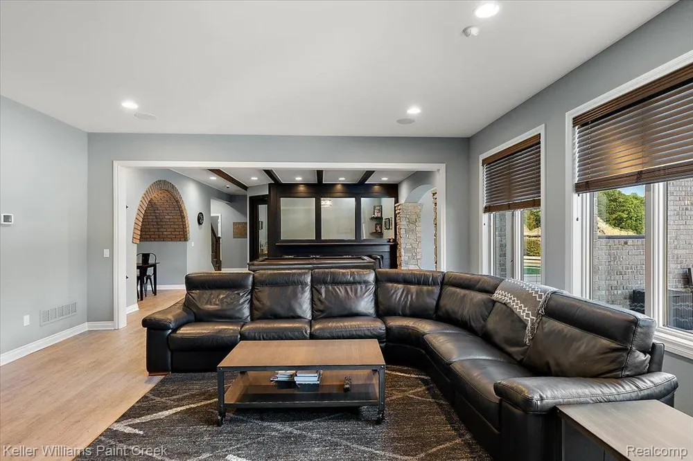 4838 Pinecrest Court Rochester City, MI 48306