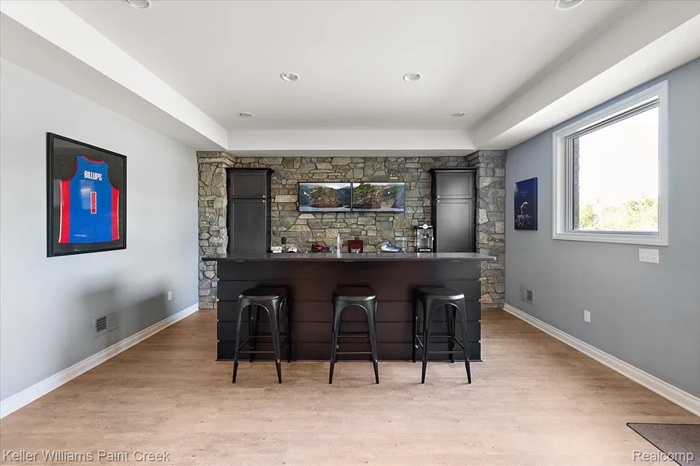 4838 Pinecrest Court Rochester City, MI 48306