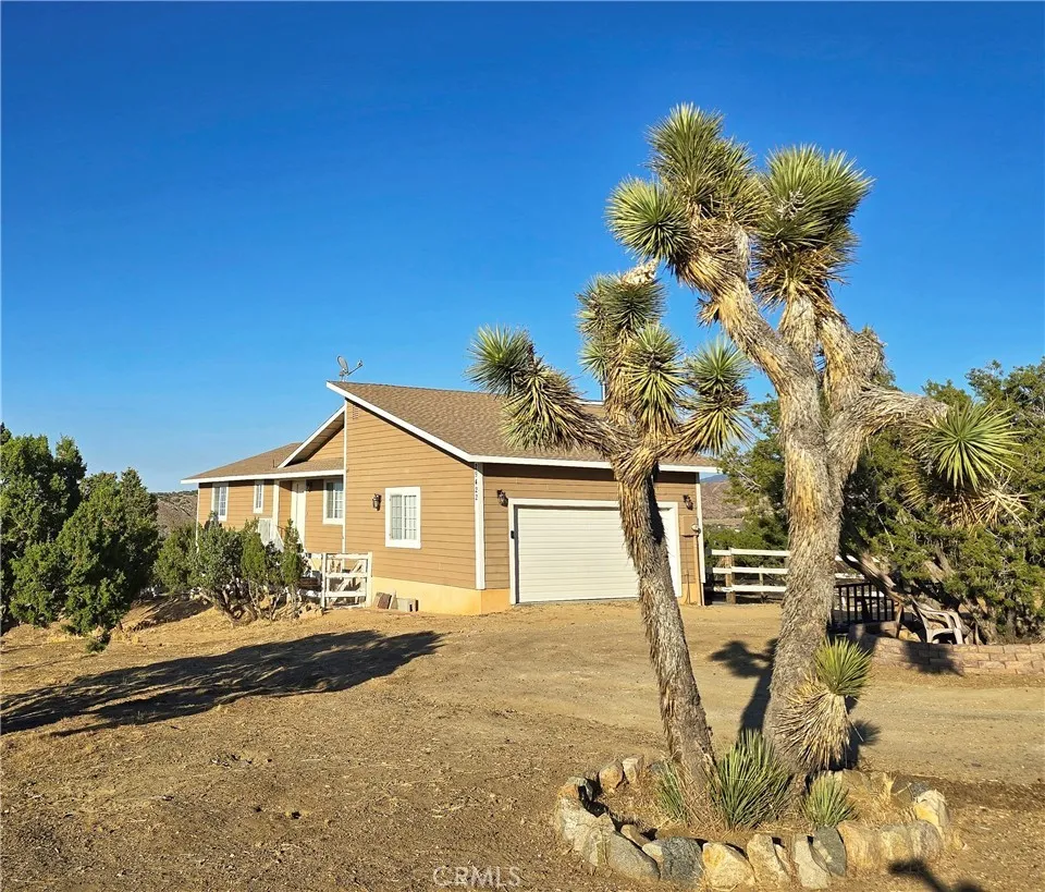 29422 125th E Pearblossom, CA 93553