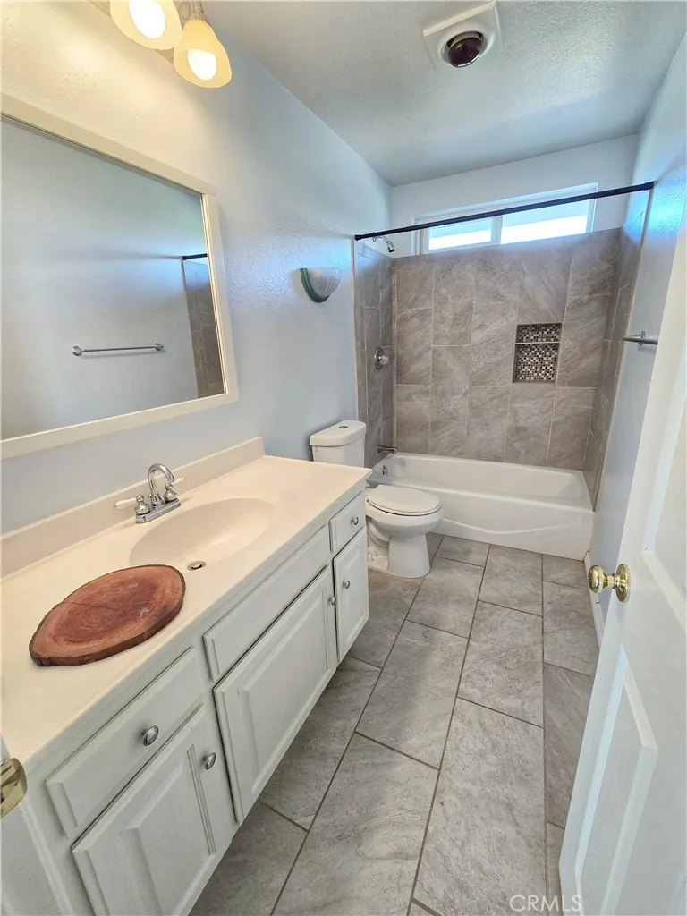 29422 125th E Pearblossom, CA 93553