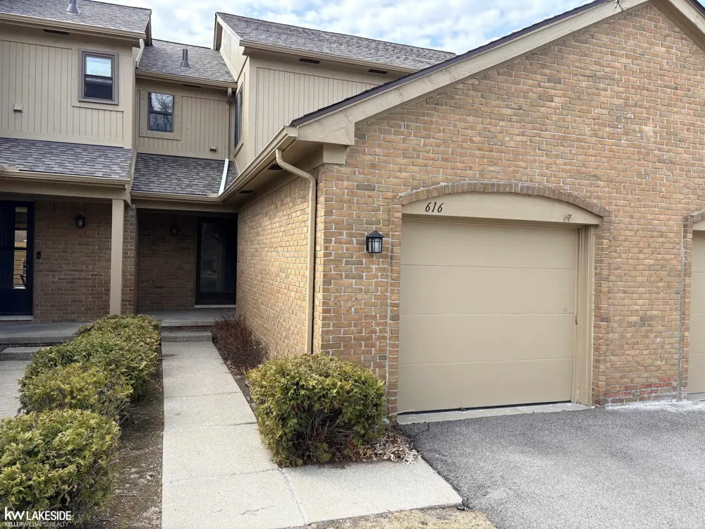 616 byron ct Road Rochester City, MI 48307