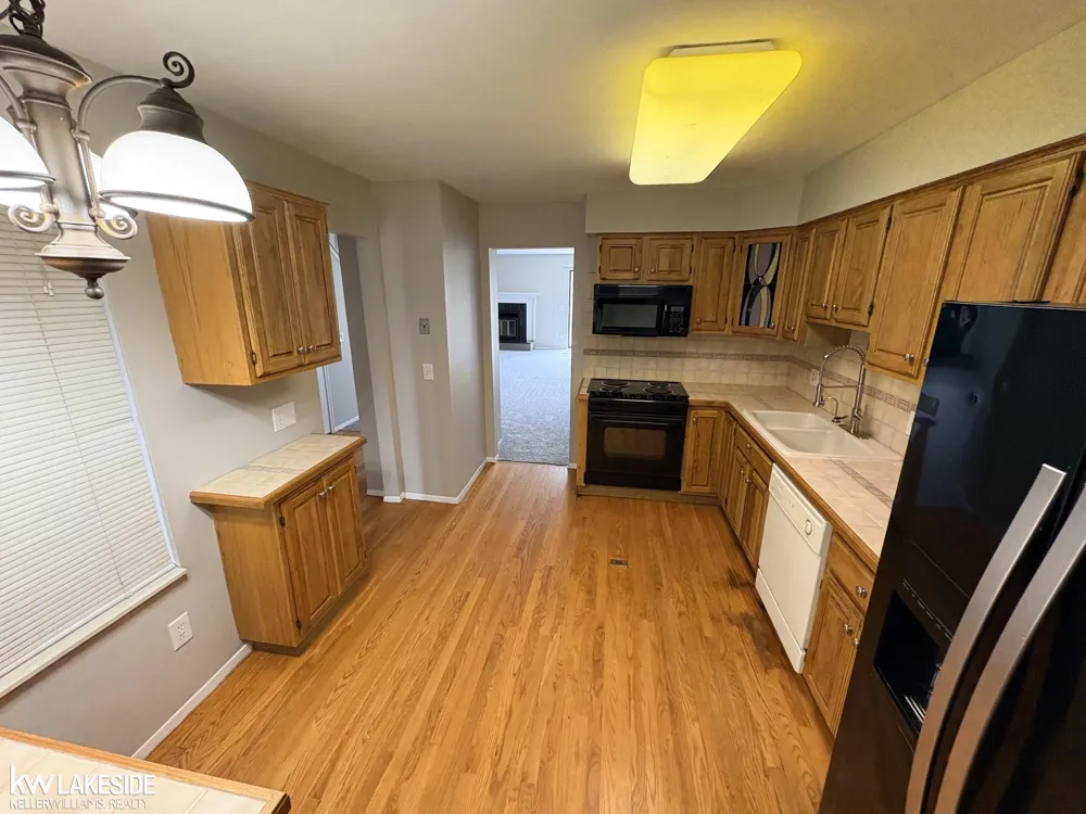 616 byron ct Road Rochester City, MI 48307