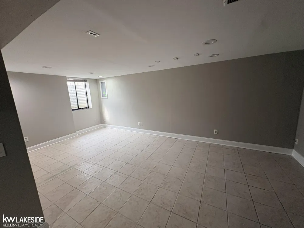 616 byron ct Road Rochester City, MI 48307