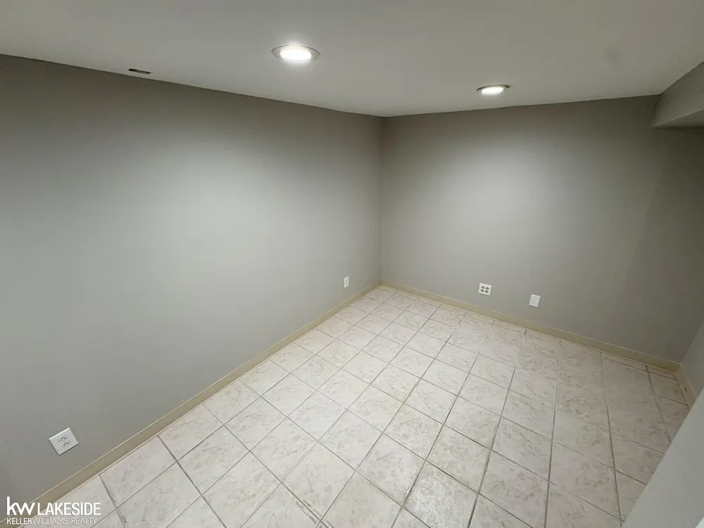 616 byron ct Road Rochester City, MI 48307