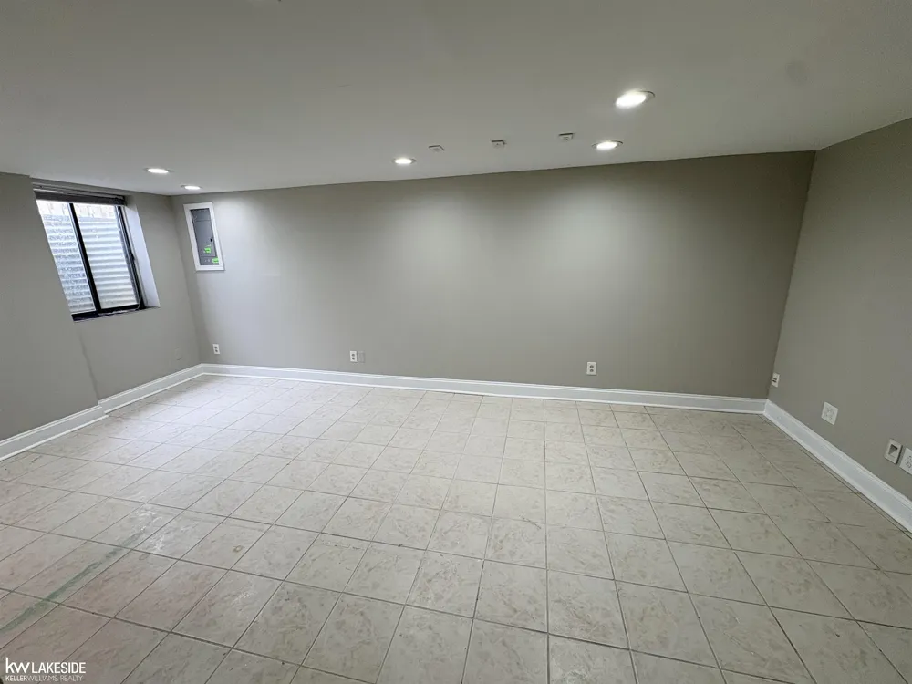 616 byron ct Road Rochester City, MI 48307