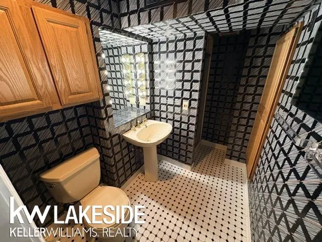 616 byron ct Road Rochester City, MI 48307