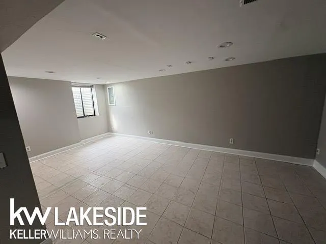 616 byron ct Road Rochester City, MI 48307