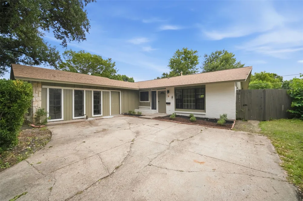 8034 Greenhollow Dallas, TX 75240