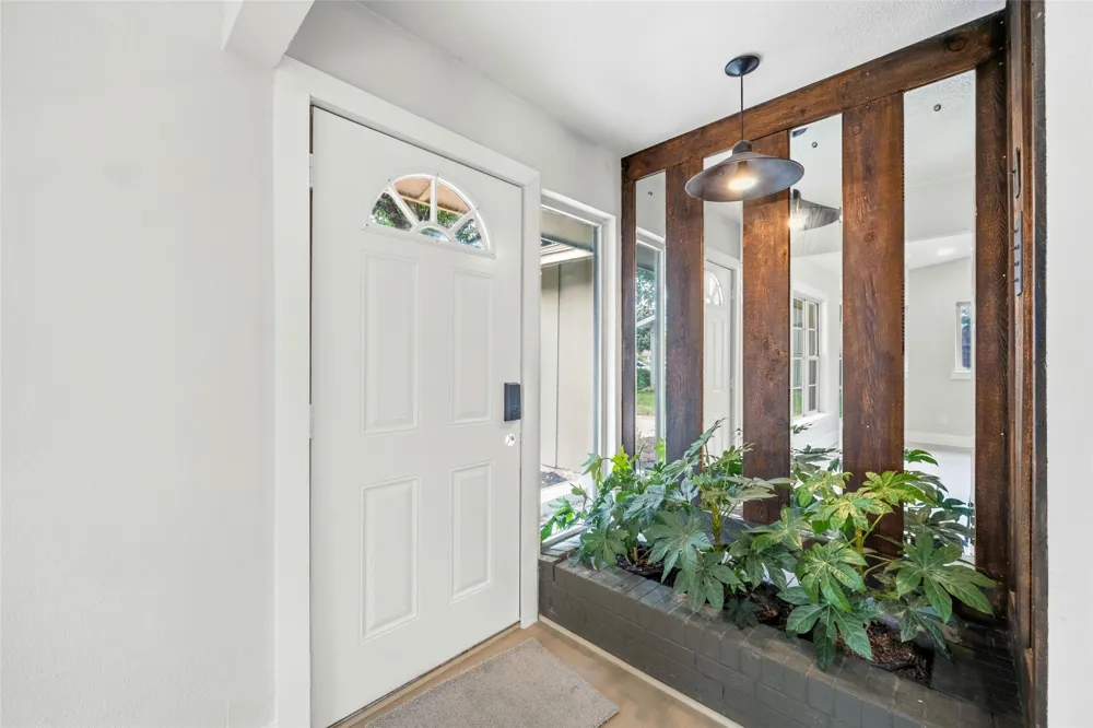 8034 Greenhollow Dallas, TX 75240