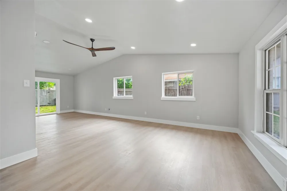 8034 Greenhollow Dallas, TX 75240