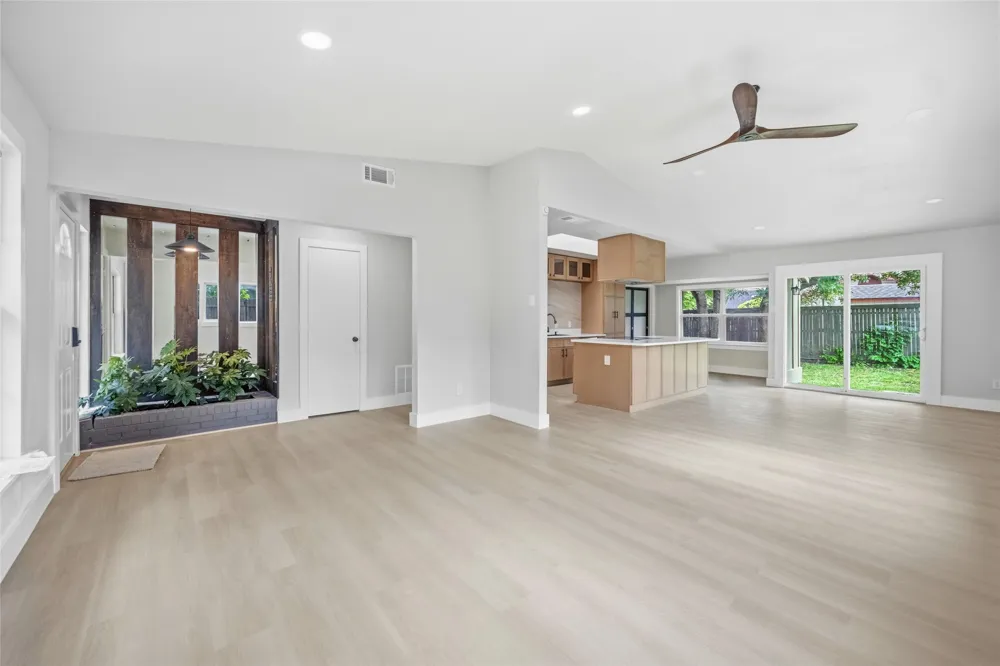 8034 Greenhollow Dallas, TX 75240