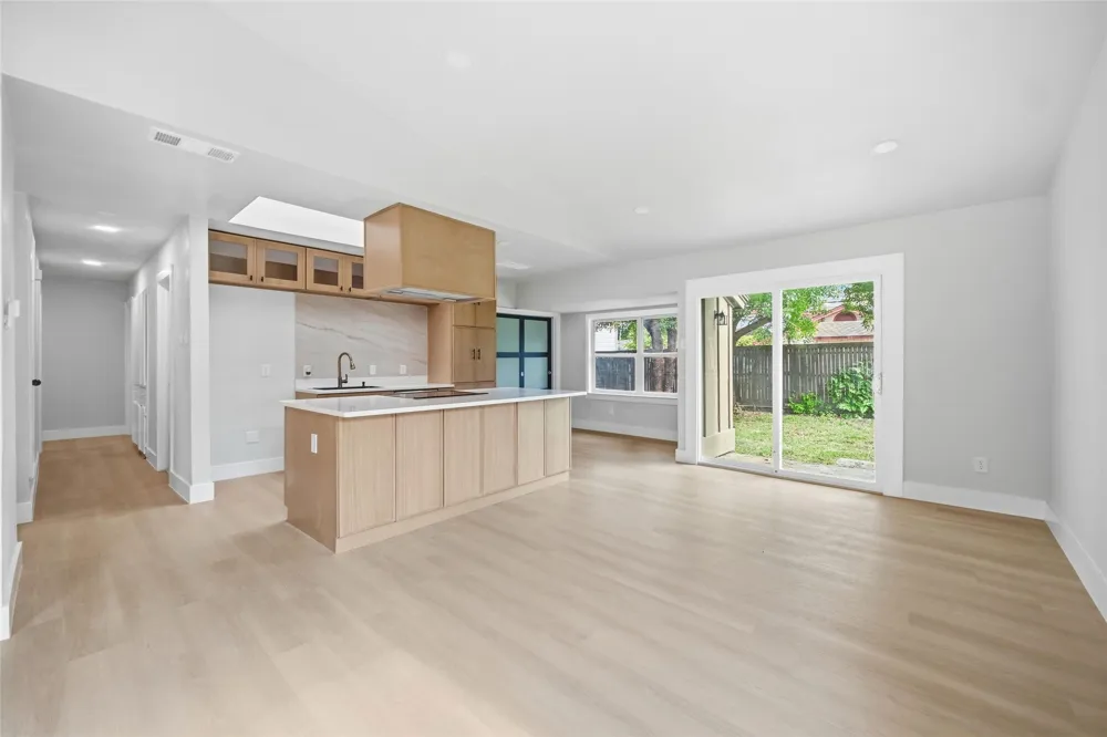 8034 Greenhollow Dallas, TX 75240