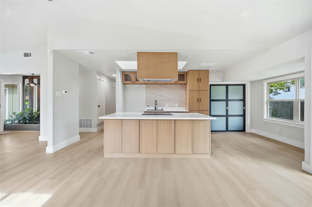 8034 Greenhollow Dallas, TX 75240