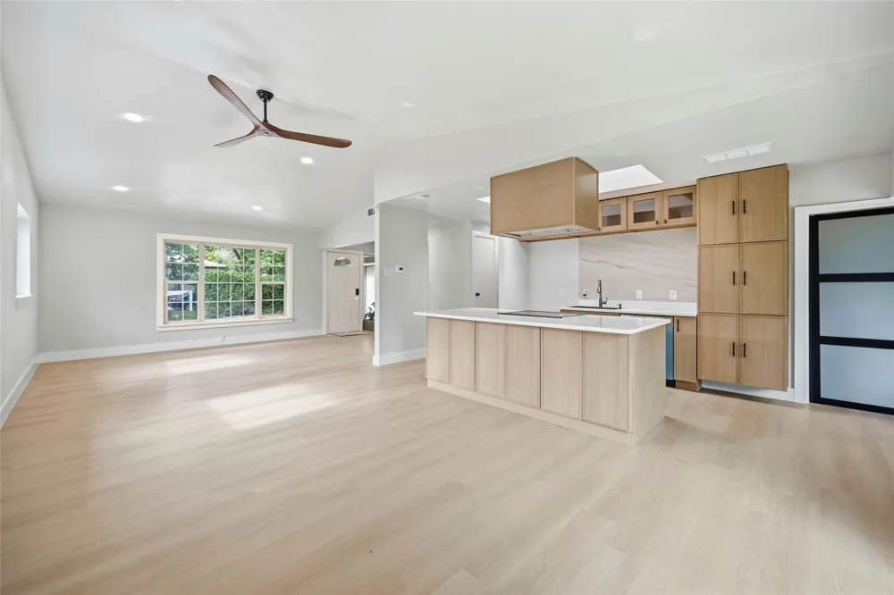 8034 Greenhollow Dallas, TX 75240