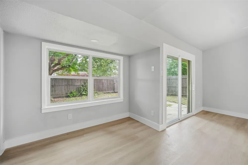 8034 Greenhollow Dallas, TX 75240
