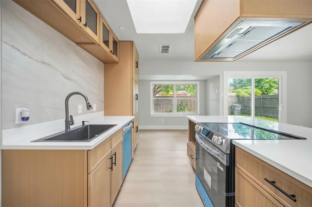 8034 Greenhollow Dallas, TX 75240