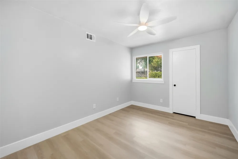 8034 Greenhollow Dallas, TX 75240