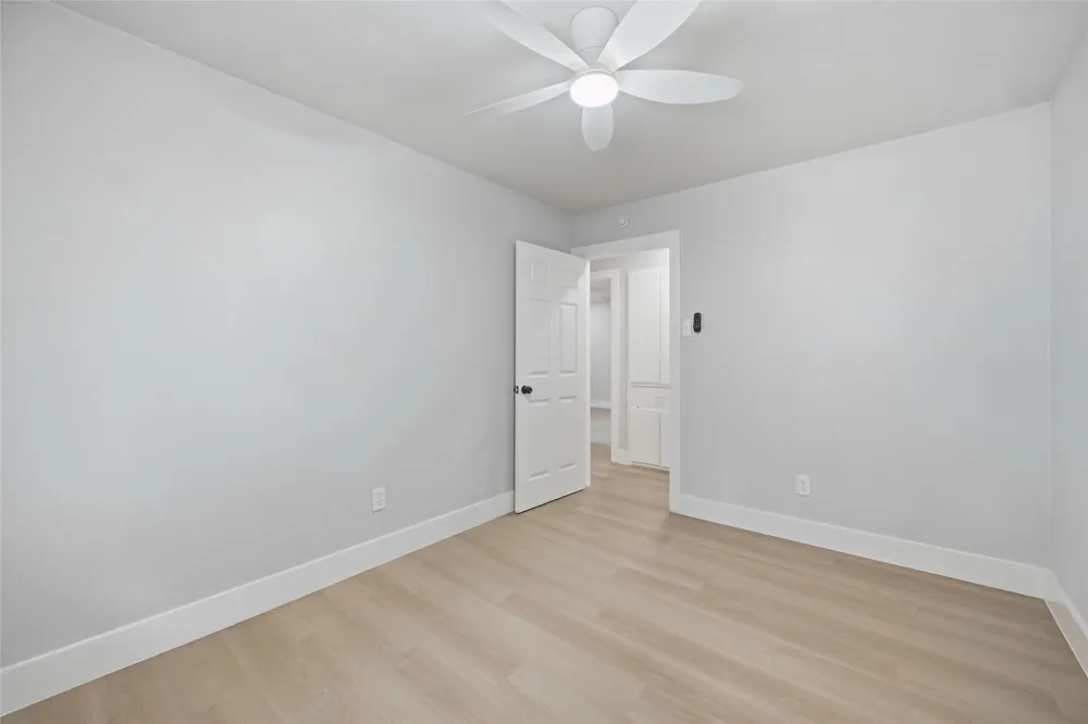8034 Greenhollow Dallas, TX 75240