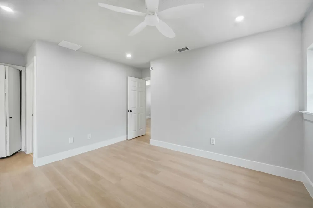 8034 Greenhollow Dallas, TX 75240