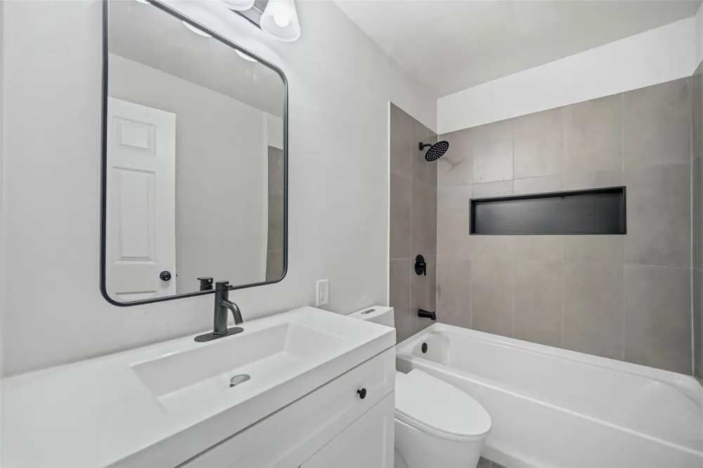 8034 Greenhollow Dallas, TX 75240