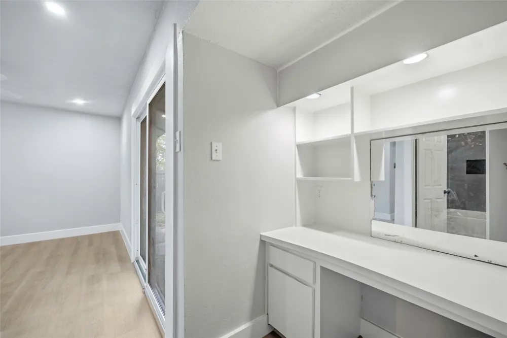 8034 Greenhollow Dallas, TX 75240