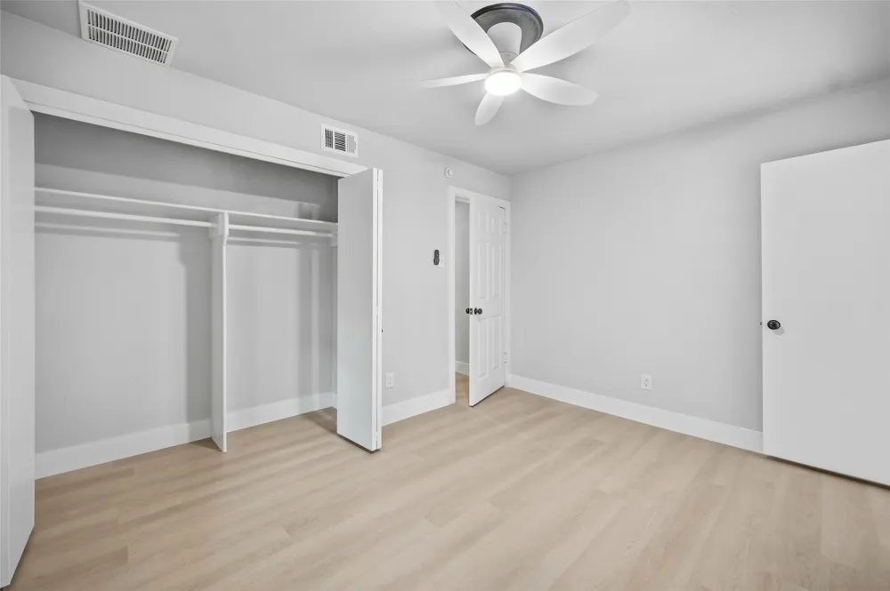 8034 Greenhollow Dallas, TX 75240