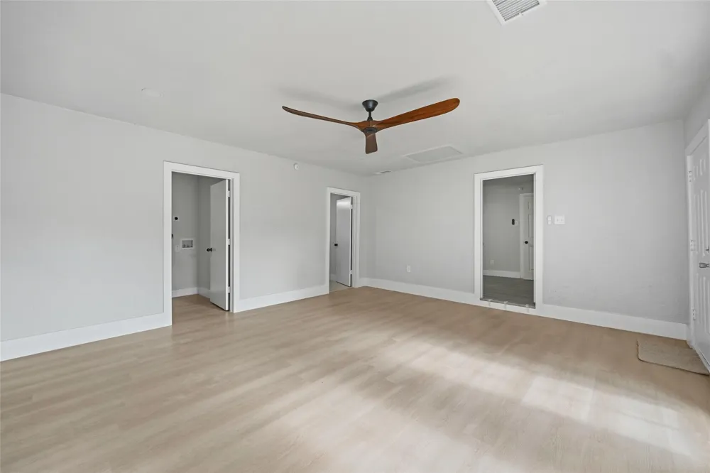 8034 Greenhollow Dallas, TX 75240