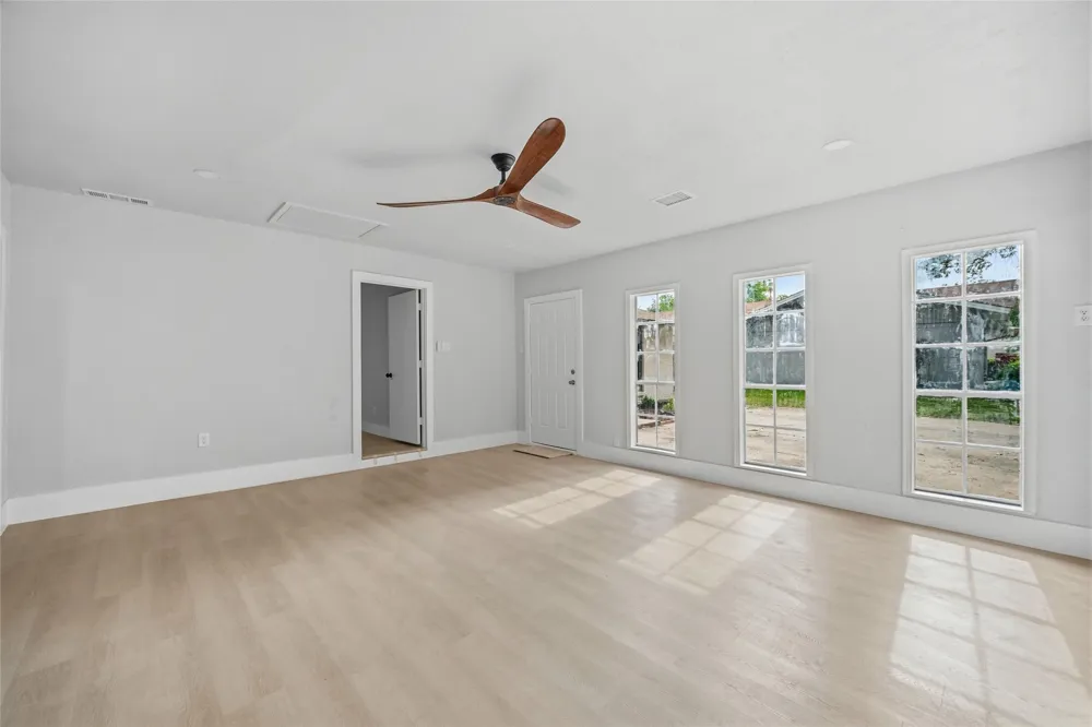 8034 Greenhollow Dallas, TX 75240