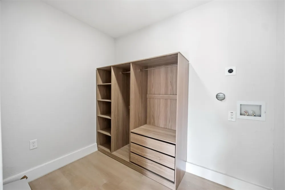 8034 Greenhollow Dallas, TX 75240