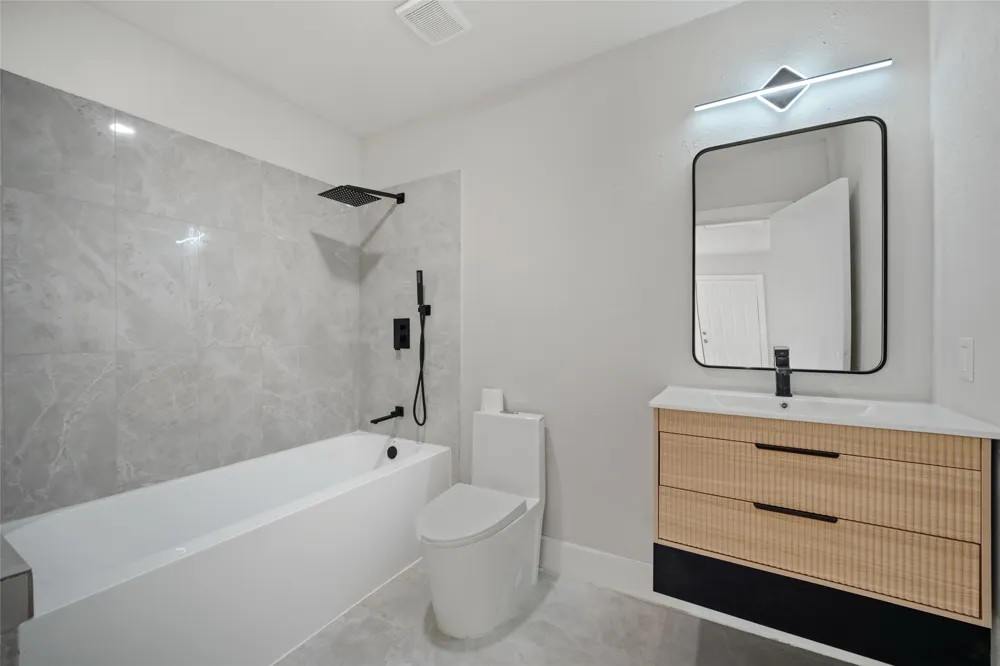 8034 Greenhollow Dallas, TX 75240