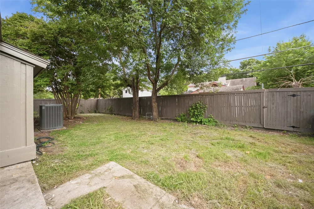 8034 Greenhollow Dallas, TX 75240